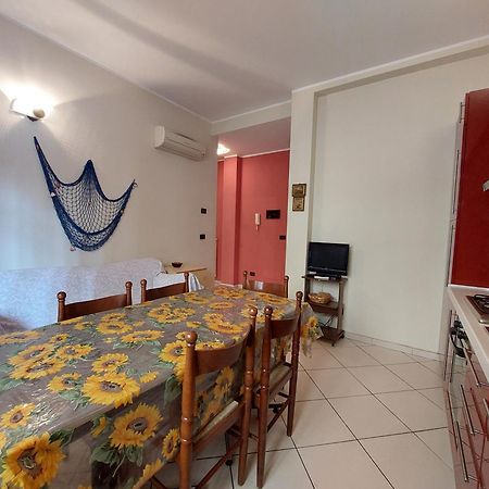 Apartmán 50 Metri Dal Mare - Free Parking E A/C Pietra Ligure Exteriér fotografie