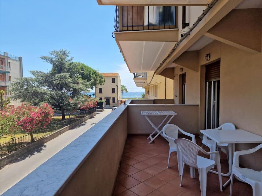 Apartmán 50 Metri Dal Mare - Free Parking E A/C Pietra Ligure Exteriér fotografie