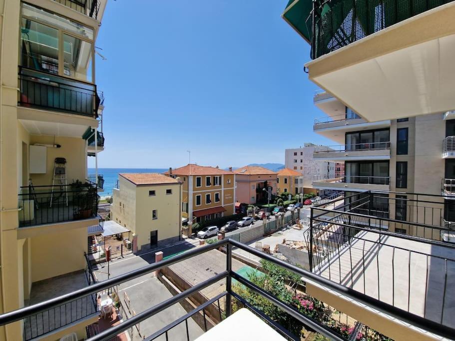 Apartmán 50 Metri Dal Mare - Free Parking E A/C Pietra Ligure Exteriér fotografie