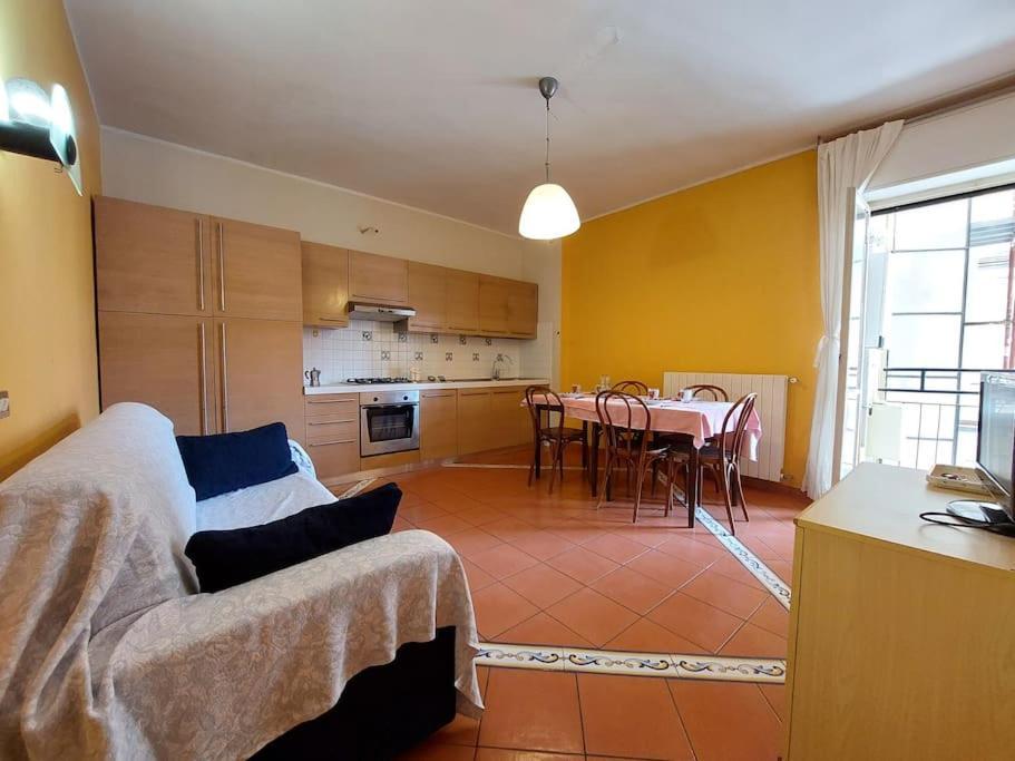 Apartmán 50 Metri Dal Mare - Free Parking E A/C Pietra Ligure Exteriér fotografie