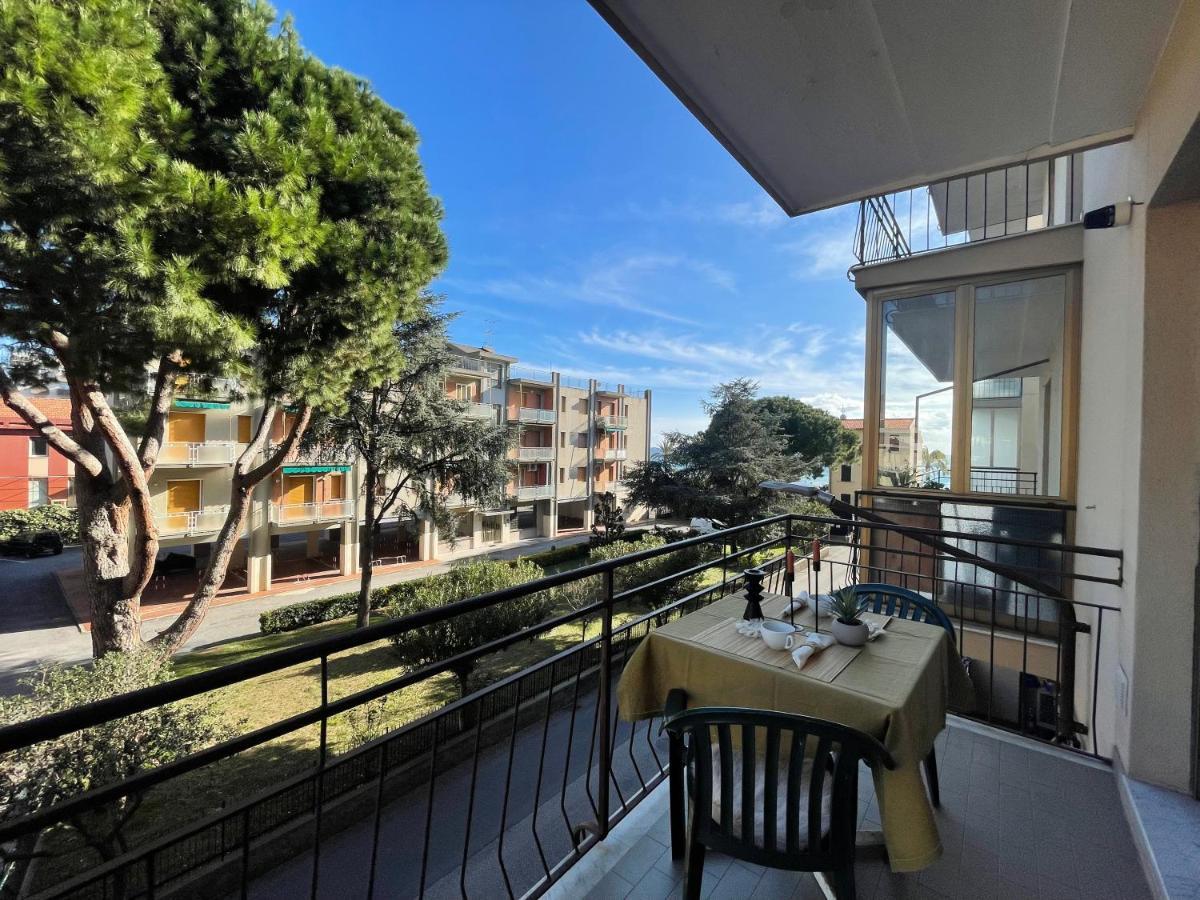 Apartmán 50 Metri Dal Mare - Free Parking E A/C Pietra Ligure Exteriér fotografie