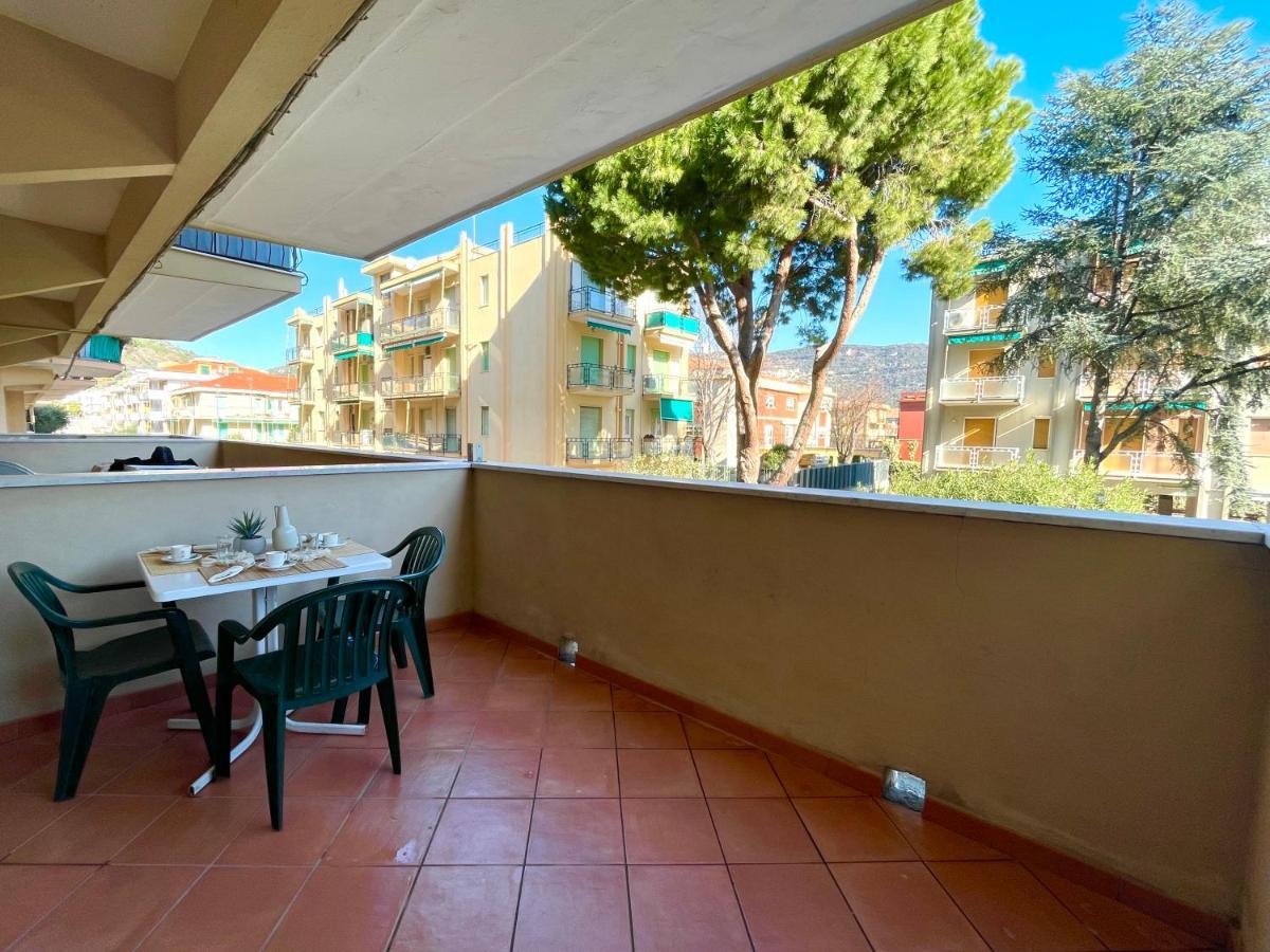 Apartmán 50 Metri Dal Mare - Free Parking E A/C Pietra Ligure Exteriér fotografie