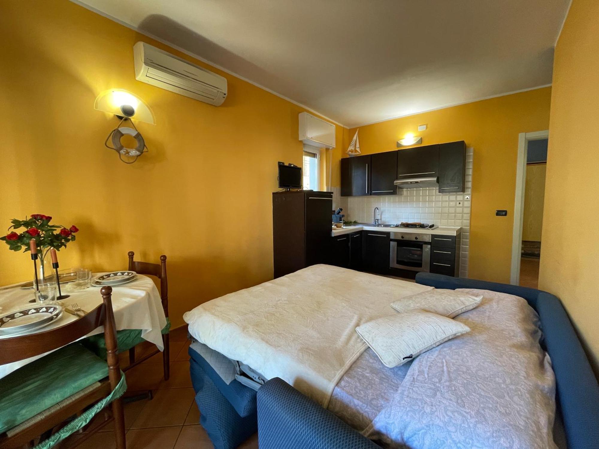 Apartmán 50 Metri Dal Mare - Free Parking E A/C Pietra Ligure Exteriér fotografie